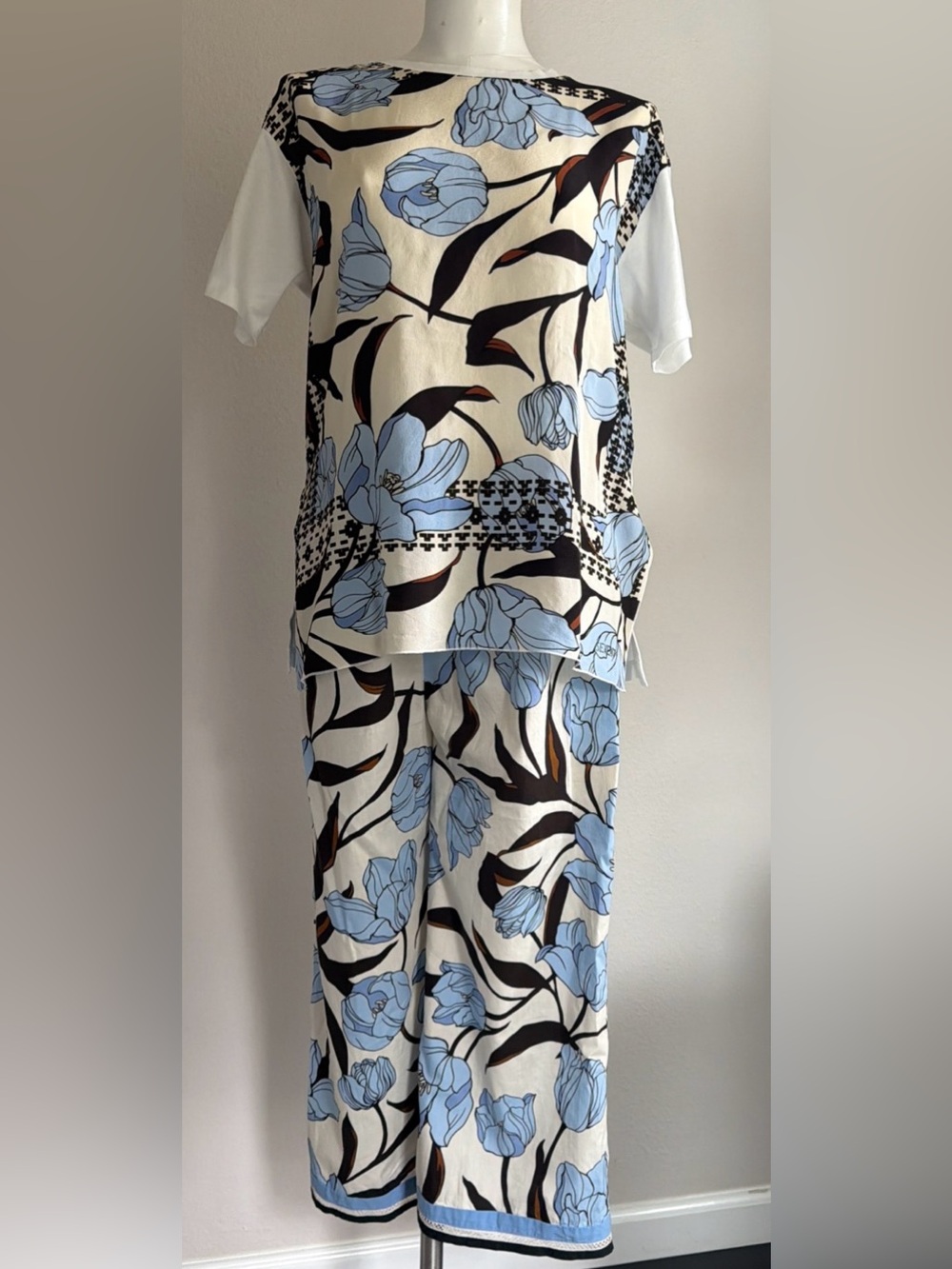 Seventy Venezia Blouse and Pants with Light Blue Floral Print Sz 42